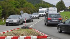 Kvůli opravě vozovky v Lipůvce na Blanensku je uzavřen silniční tah Brno-Svitavy. Provoz z něj je na dva týdny přesměrován přes Blansko