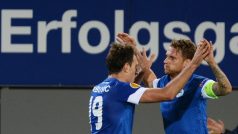 Michael Rabušic (vlevo) a Radoslav Kováč se radují z gólu do sítě Freiburgu