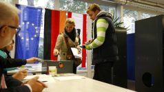 Němci dnes míří k volebním urnám