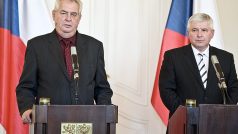 Tisková konference prezidenta Miloše Zemana a premiéra Jiřího Rusnoka na Pražském hradě