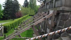 Svatohorské schody v Příbrami jsou uzavřené kvůli propadu