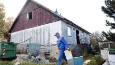 Demolice domu kvůli přehradě v Nových Heřminovech