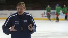 Trenér hokejové reprezentace Alois Hadamczik během tréninku českého týmu před turnajem Karjala