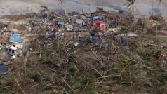 Škody, které napáchal tajfun Haiyan na filipínském ostrově Samar