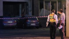 Policisté ohledávají místo výbuchu u obchodu Radovana Krejčíře v jihoafrickém Johannesburgu, kde zemřeli dva jeho společníci