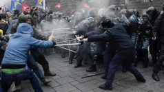 Střety demonstrantů s policií v ukrajinském Kyjevě