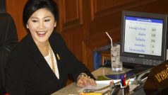 Thajskou premiérku Jinglak Šinavatru výsledek hlasování potěšil