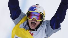 Snowboardcrossařka Eva Samková se raduje z vítězství v závodě Světového poháru v rakouském Montafonu