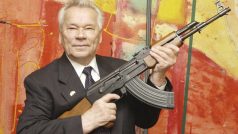 Zemřel konstruktér legendární sovětské pušky AK-47 MIchail Kalašnikov