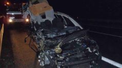 Řidič osobního auta nehodu přežil, policisté mu naměřili přes 2 promile alkoholu v dechu