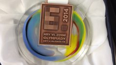 Sklářský ateliér v Přibyslavi: medaile pro dětskou zimní olympiádu
