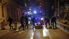 Demonstranti se v noci ve španělském Madridu střetli s policií