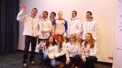 Biatlonisté a běžci na lyžích v nových olympijských kombinézách.jpg