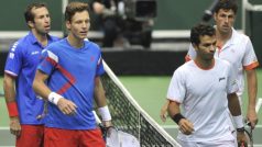 Tomáš Berdych s Radkem Štěpánkem po zápase Davis Cupu s Nizozemskem