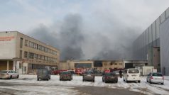 Požár polystyrenu v budově bývalých mrazíren v Kladně