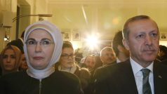 Turecký premiér Recep Tayyip Erdoğan se svou ženou Emine Erdoganovou v Berlíně