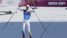 Švéd Marcus Hellner v cíli olympijského štafetového závodu