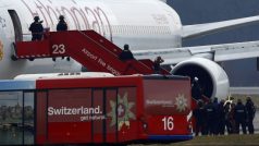 V Ženevě přistálo unesené letadlo s 180 lidmi na palubě