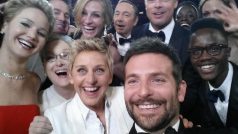 Selfie čili autoportrét Ellen DeGeneresové po předávání Oscarů, který překonal rekord ve sdílení na Twitteru