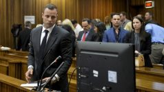 Oscar Pistorius před soudem v Pretorii