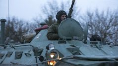 Ruská vojenská technika na cestě ze Sevastopolu směrem na Simferopol
