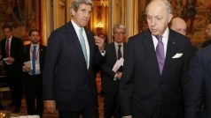 Ministři zahraničí USA a Ruska John Kerry a Sergej Lavrov jednali v Paříži
