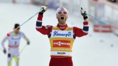 Norský běžec na lyžích Martin Johnsrud Sundby vyhrál i poslední stíhací závod sezony ve švédském Falunu