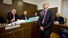 Bývalý ministr obrany Martin Barták stojí před soudem kvůli údajné korupci při nákupu vozů Tatra pro českou armádu