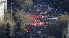 Španělsko. „Pochodu za důstojnost“, namířeného proti vládním škrtům, se v Madridu zúčastnily desítky tisíc lidí
