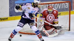 Pardubickým útočníkům se proti třinecké obraně s brankářem Šimonem Hrubcem v play-off nedaří