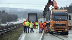 Na dálnici D1 u Jihlavy byla 24. března dopoledne v rámci přípravy na rekonstrukci stažena doprava směrem na Prahu do jednoho jízdního pruhu