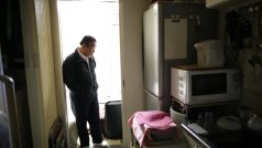 Japonec Kitaro Saito ve svém povizorním bytě. Saito je jedním z těch, kdo museli kvůli havárii elektrárny ve Fukušimě opustit domov. Již brzy se bude moci vrátit
