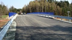 Mezi obcemi Studený a Děkanovice začal sloužit řidičům nový most přes D1