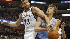 Český basketbalista Jan Veselý v dresu týmu NBA Denver Nuggets