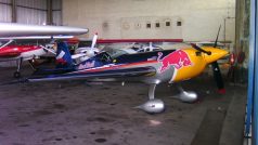 Tento akrobatický speciál Extra 300 SR má o 50 koňských sil více než stroj, se kterým startuje Martin Šonka v Red Bull Air Race