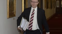 Premiér Bohuslav Sobotka přichází na jednání kabinetu