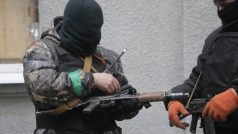 Proruští ozbrojenci ve Slavjansku kontrolují své zbraně