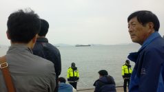 Jižní Korea stále pohřešuje více než 270 lidí z trajektu Sewol. Loď se potopila ve středu