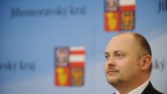 Jihomoravský hejtman a poslanec ČSSD Michal Hašek oznámil, že se vzdává poslaneckého mandátu