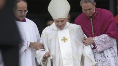 Svatořečení v Římě se zúčastní i emeritní papež Benedikt XVI.