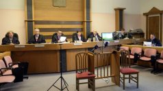 Pražský městský soud pokračuje v projednávání dopravní nehody lobbisty Romana Janouška. Ten k soudu ani tentokrát nedorazil. (29. 4. 2014)