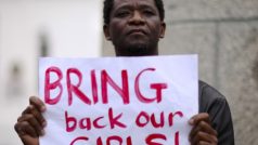 Lidé kvůli uneseným dívkám v Nigérii protestují