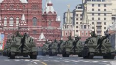 Předvedla se i nejmodernější ruská vojenská technika