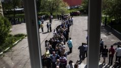 Zájem o referendum v Doněcké oblasti je velký, tvoří se fronty před volebními místnostmi