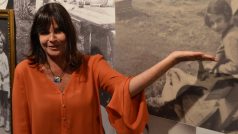 Karen Zolko ukazuje svou tetu Eriku Stránskou. Po jejím osudu pátrala společně se svou matkou Monikou. Vše začalo v roce 1974 u jediného obrázku