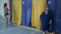 Pozorovatelé OBSE při prezidentských volbách na Ukrajině kontrolují například zajištění soukromí voličů ve volebních místnostech.