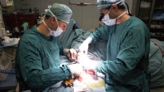 Český chirurg operuje v Ammánu oběti syrského válečného konfliktu