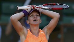 Rumunka Simona Halepová po vítězném úderu stále nbemůže uvěřit, že se probojovala do svého prvního grandslamového finále