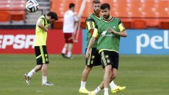 (zleva) Juan Mata, Sergio Ramos a Gerard Piqué na tréninku během přípravy v USA před šampionátem v Brazílii