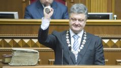 Ukrajinský prezident Petro Porošenko převzal pečeť